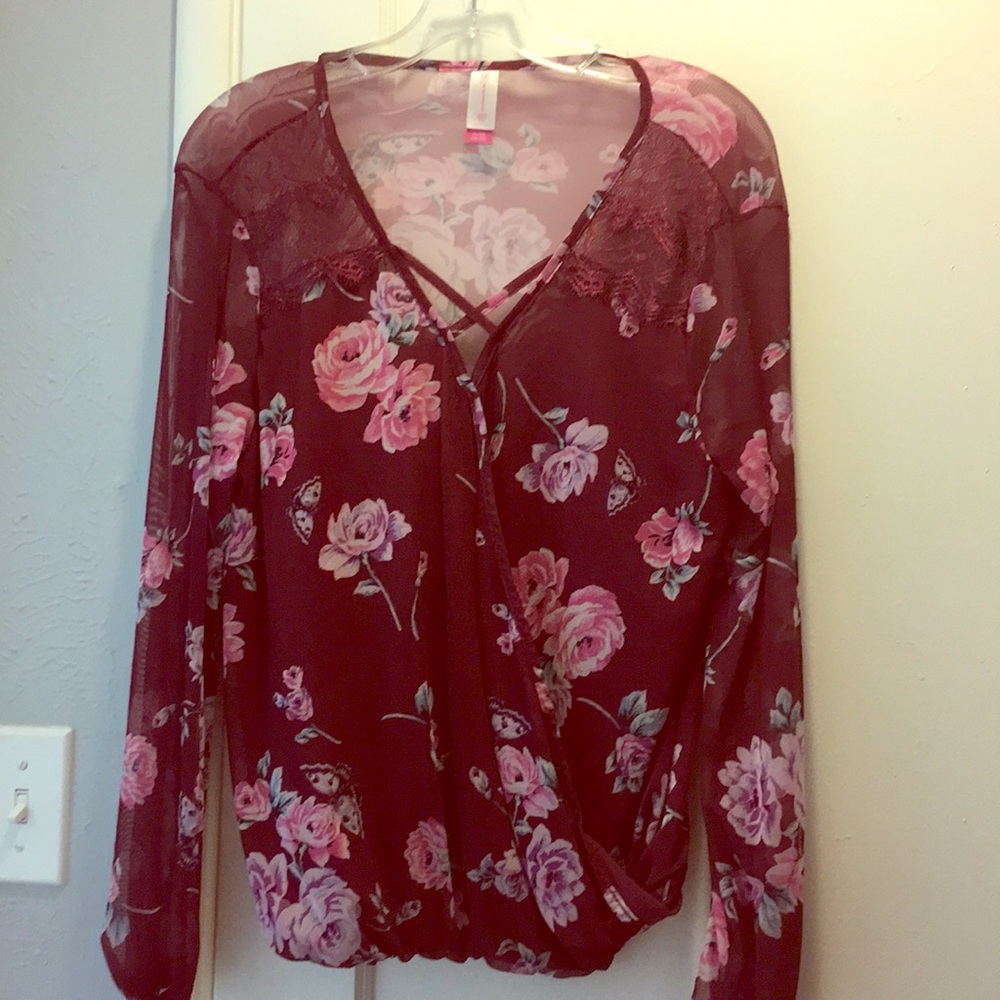 Sheer blouse with underlay front / sheer back
